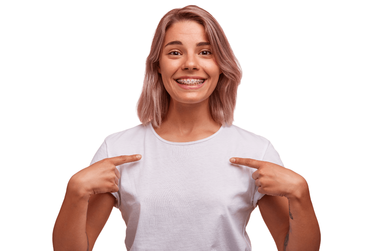 moça mostrando uniforme moça mostrando uniforme